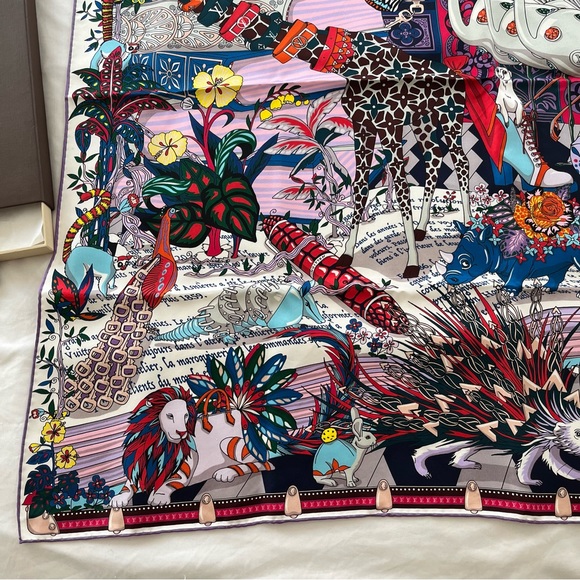 Louis Vuitton Large Scarf Limited Edition 100% Silk - Picture 4 of 8